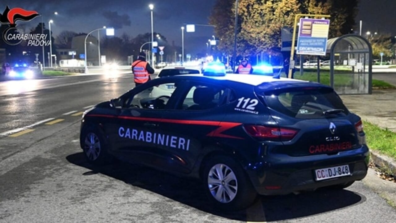 Alla guida di un'auto ma senza aver mai preso la patente: 33enne nei guai