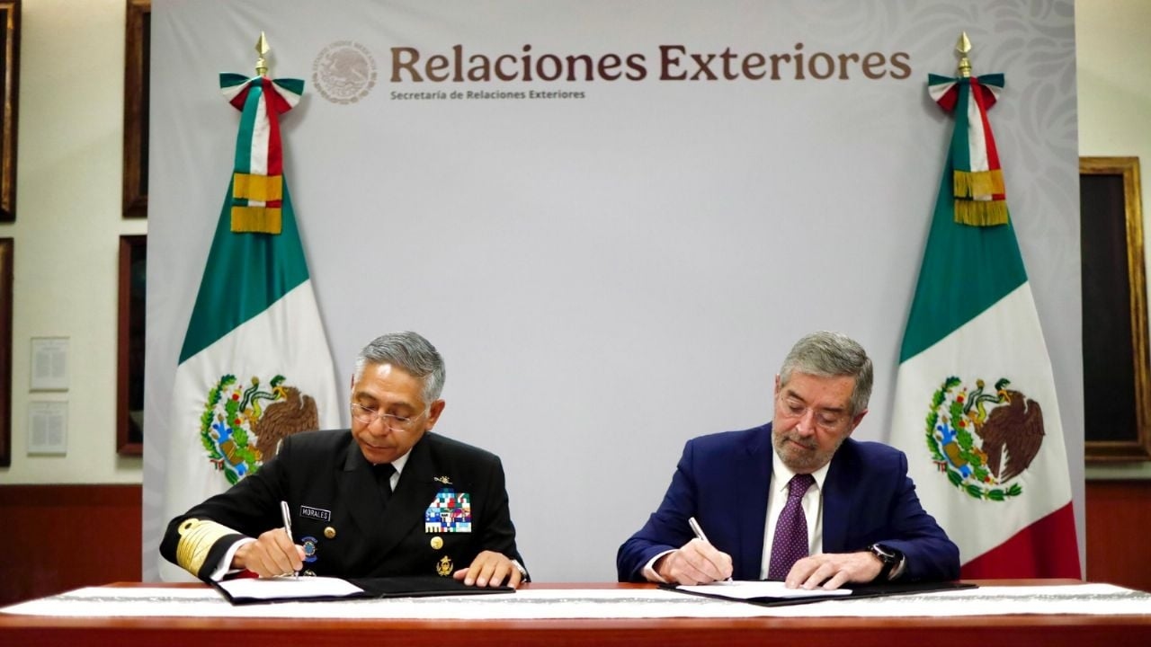 Foreign Ministry and Navy officials meet with US ambassador after attacks on suspected drug-running boats