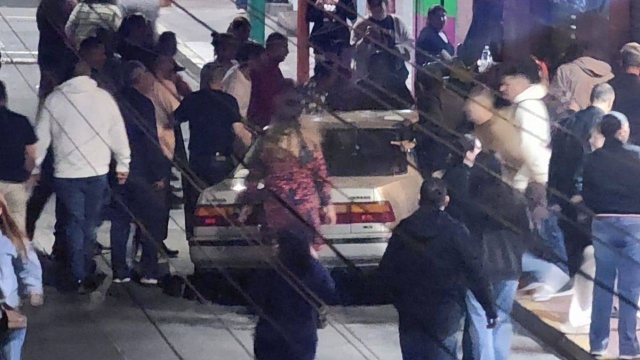 Motorist plows into spectators at Day of the Dead parade in Moroleón (Video)