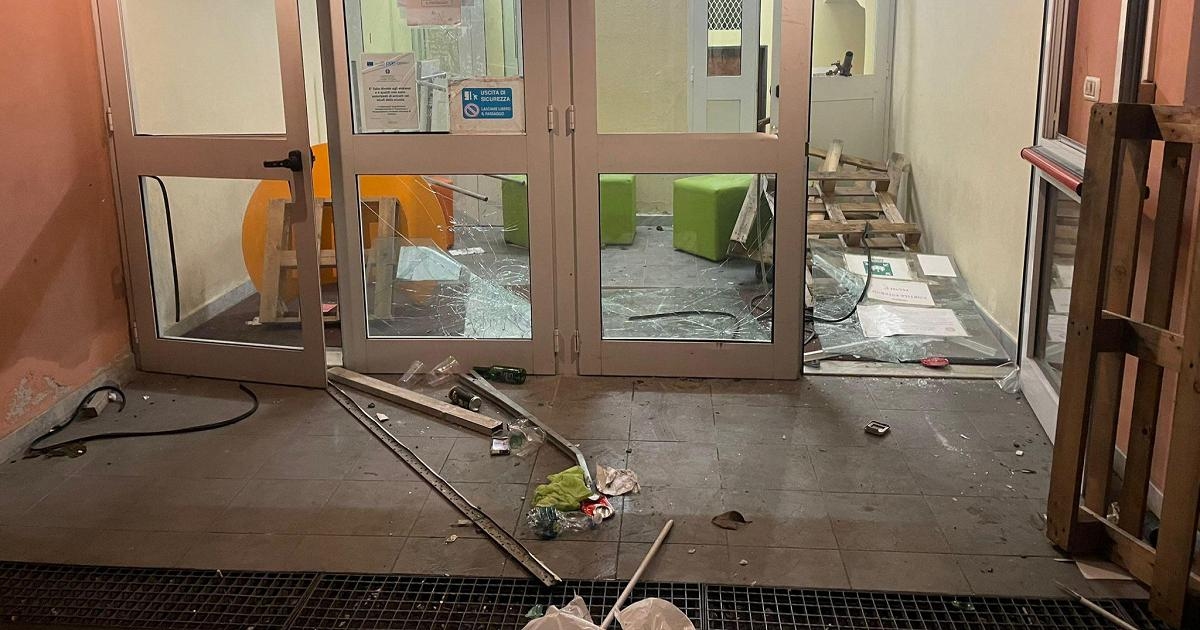 High school destroyed by neo-fascists armed with clubs, Digos investigates