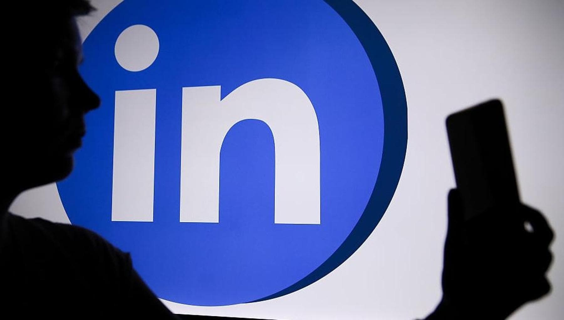 LinkedIn userà i dati degli utenti per addestrare l’IA: ecco come opporsi