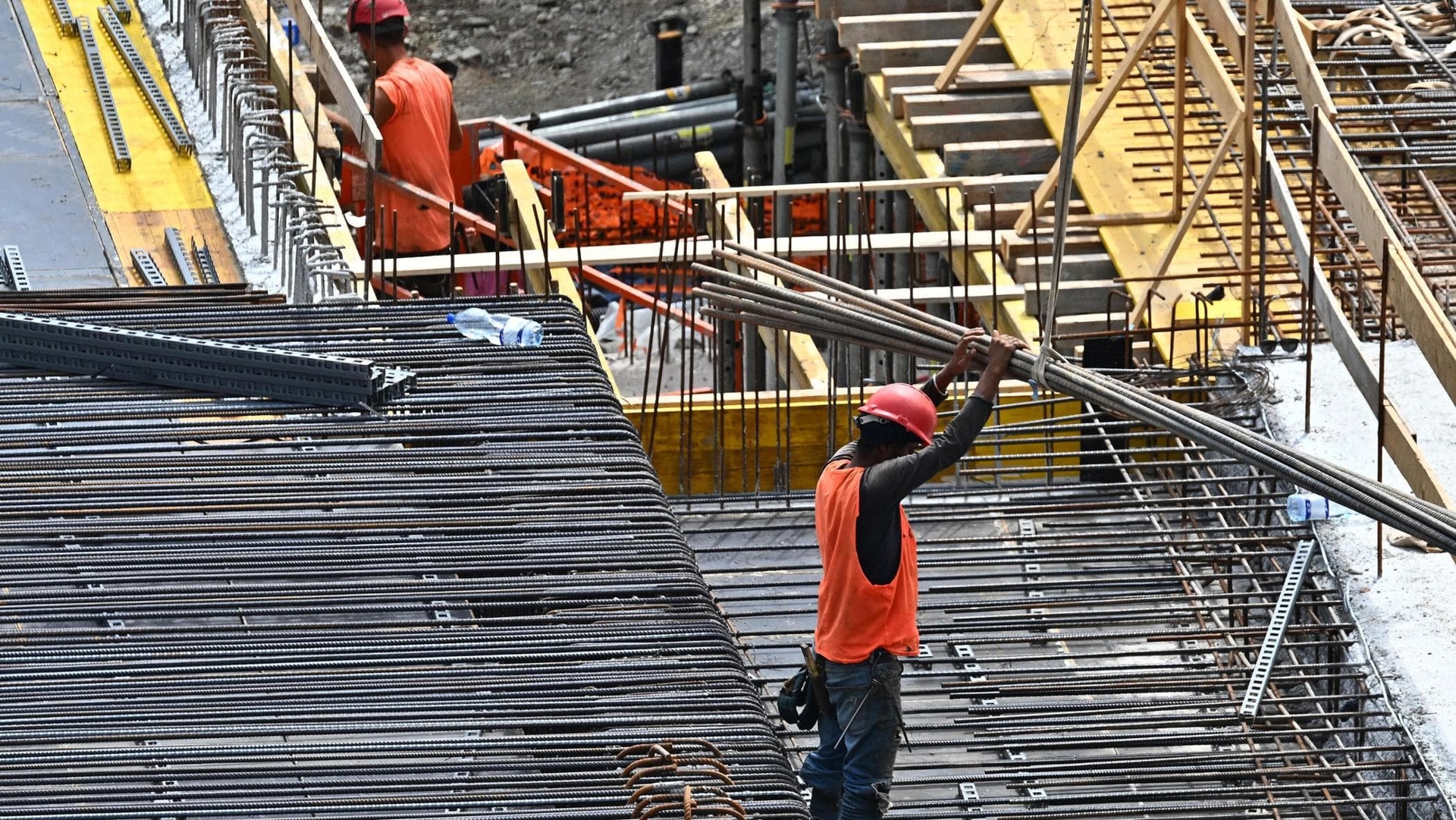 Строительные значки и разрешения на строительство: кабинет министров утверждает указ о безопасности на рабочих местах.