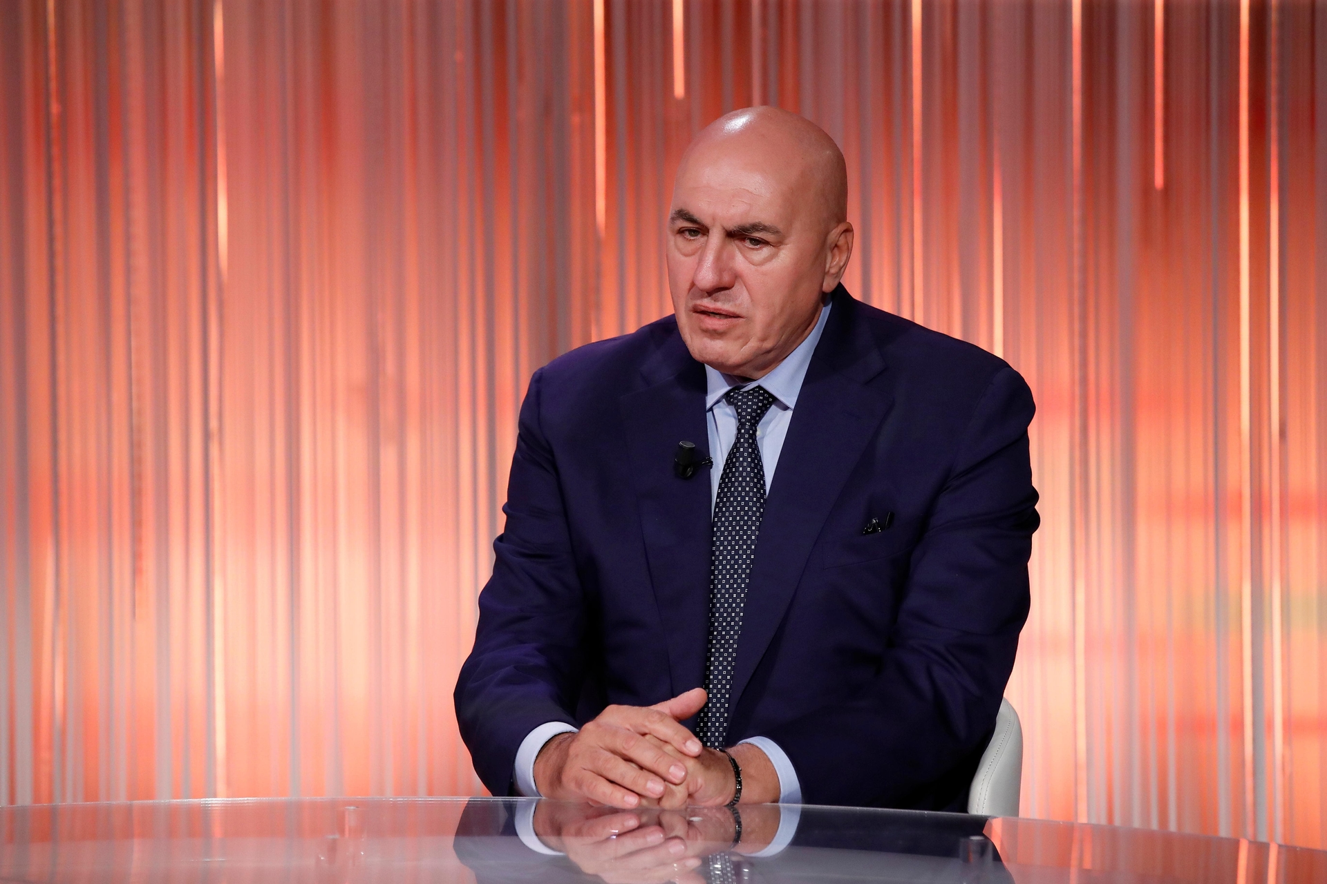 Crosetto lancia l’allarme: “Italiani insospettabili sono stati corrotti dalla Russia”