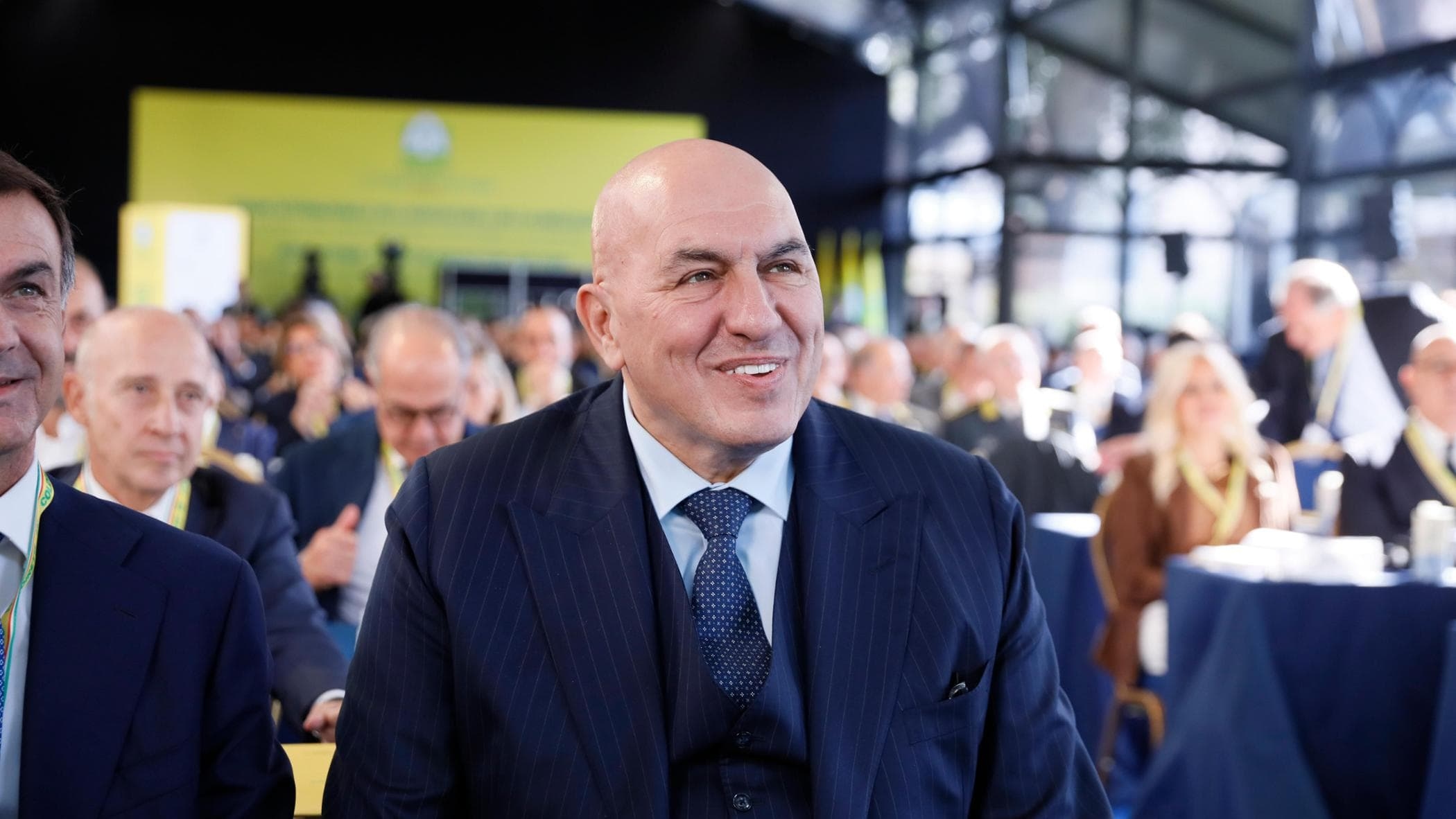 Crosetto: “Cori fascisti di Parma? Vanno presi a calci e mandati via”