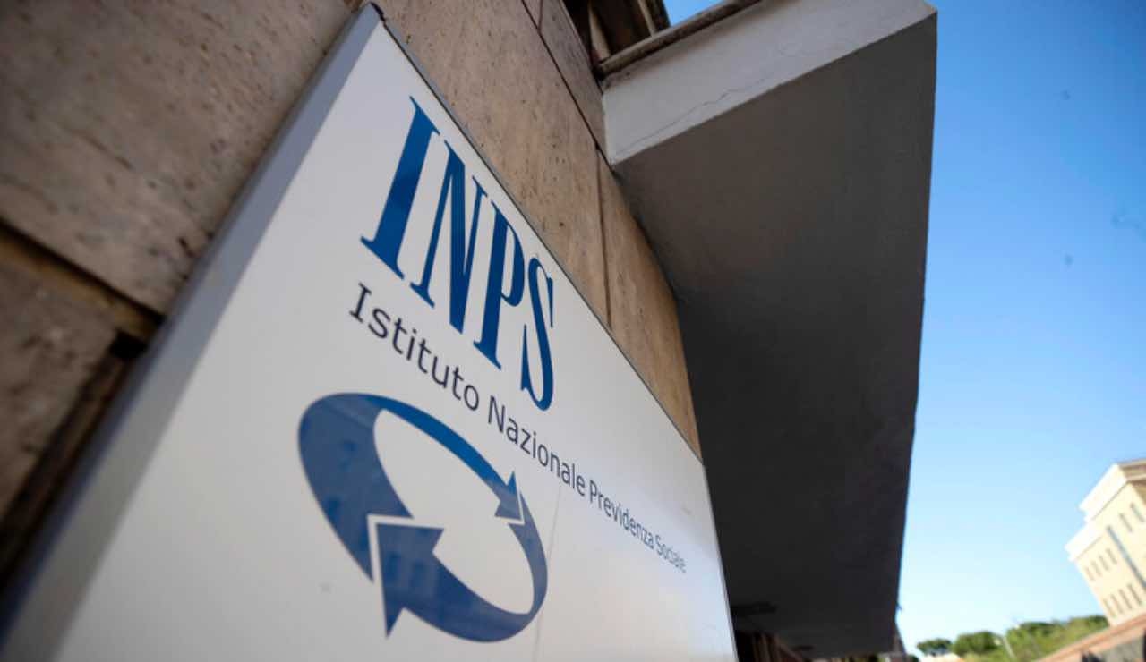INPS: «Спешите в офис 20 ноября, мы выдадим вам хороший чек». Приходите рано утром.