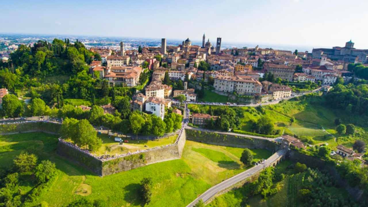 “Stipendi altissimi, spazi verdi e lavoro per tutti”: questa città è la meta più ambita in tutto il mondo ed è italianissima