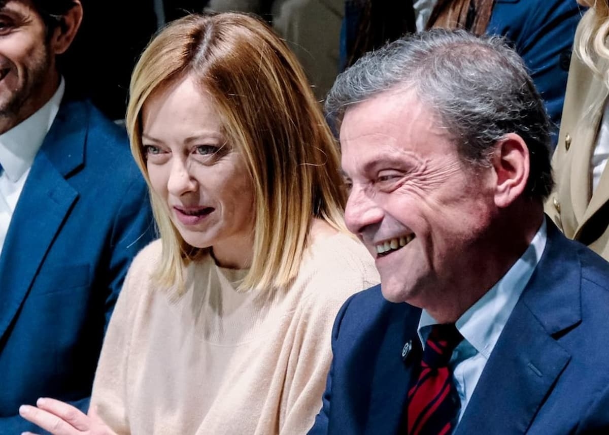 Calenda svolta a destra, a Lucca Azione entra nella giunta Pardini (sostenuta da CasaPound): segnali di avvicinamento a Meloni?