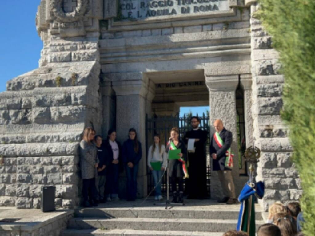 Besozzo - Al Faro di Besozzo gli studenti dell’Adamoli protagonisti alla commemorazione del 4 Novembre - - Varese News